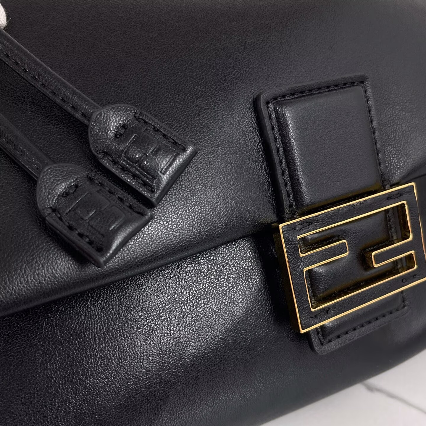 FENDI 2025 Mamma Baguette Original Leather Medium Bag FF8851 Black