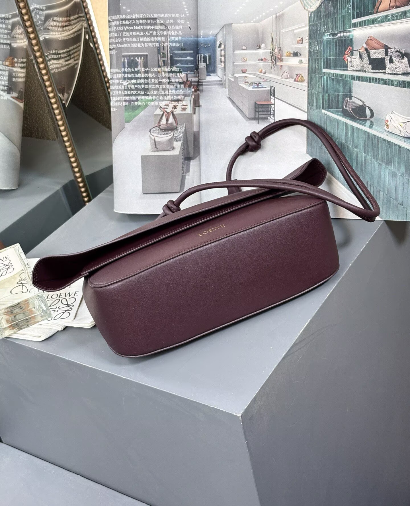 Loewe Ola Original Leather Fashion Handbag L53012 Wine Loewe Ola Original Leather Fashion Handbag L53012 Wine