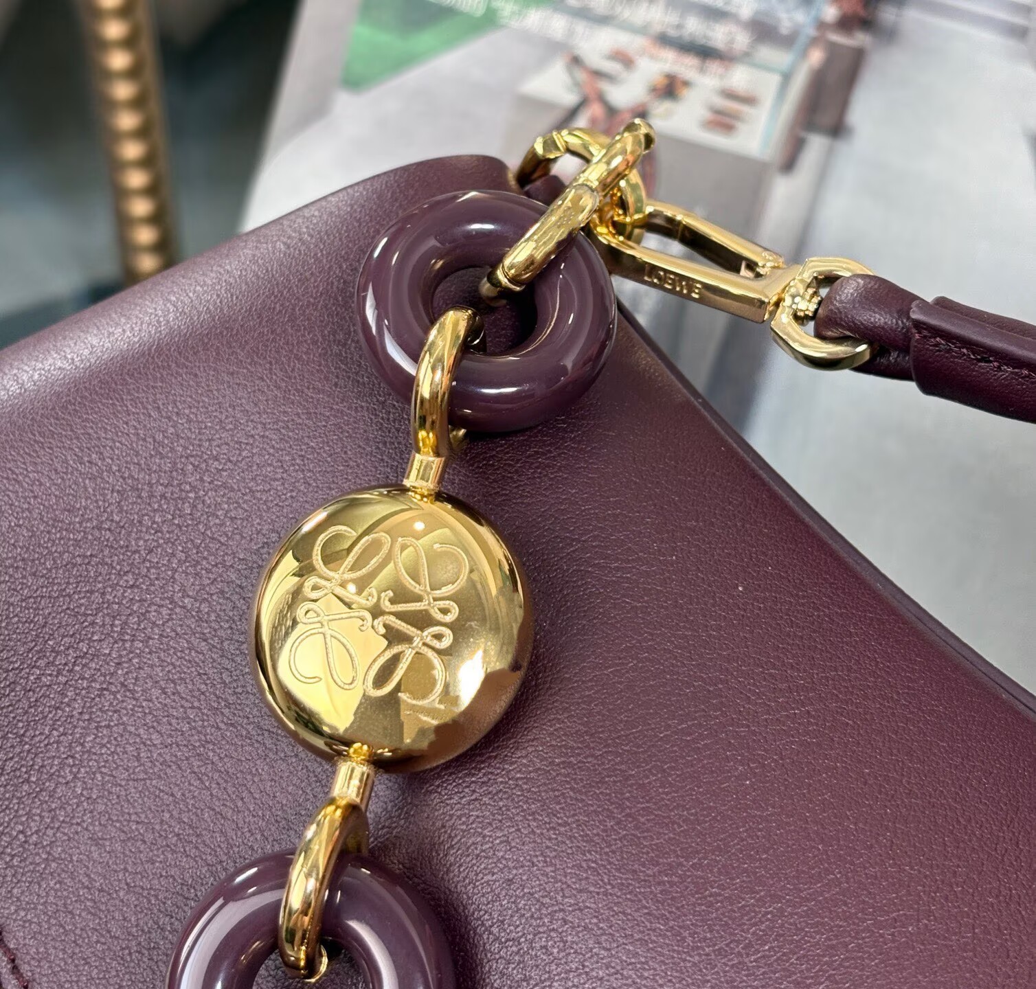 Loewe Ola Original Leather Fashion Handbag L53012 Wine Loewe Ola Original Leather Fashion Handbag L53012 Wine