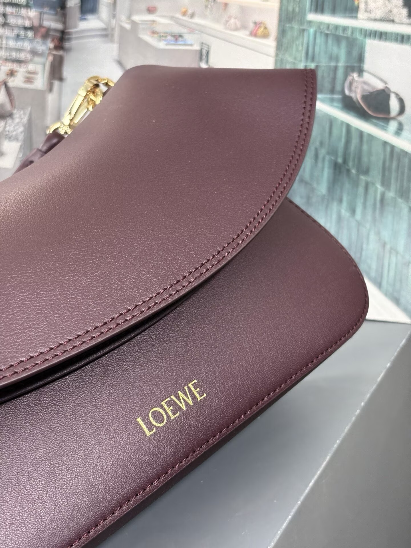 Loewe Ola Original Leather Fashion Handbag L53012 Wine Loewe Ola Original Leather Fashion Handbag L53012 Wine